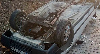 Araçtaki köpeği camdan dışarı çıkmak isteyince kaza yaptı: 1 yaralı