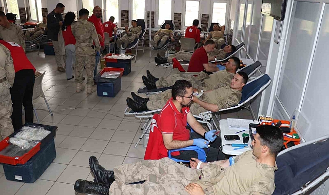Askerler kan ve kök hücre bağışı yaptı