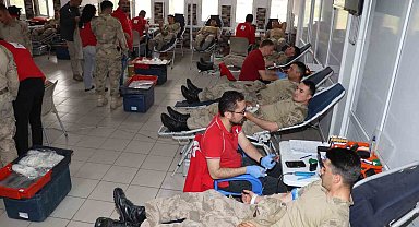 Askerler kan ve kök hücre bağışı yaptı