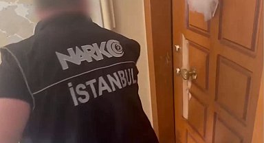 Avcılar'da polisin geldiğini görünce evdeki uyuşturucuları ateşe veren zehir tacirleri böyle yakalandı