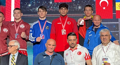 Avrupa Boks Şampiyonasında derece elde eden Aybuğa davul zurnayla karşılandı