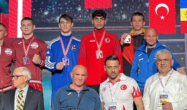 Avrupa Boks Şampiyonasında derece elde eden Aybuğa davul zurnayla karşılandı