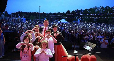 Aydilge coştu, coşturdu