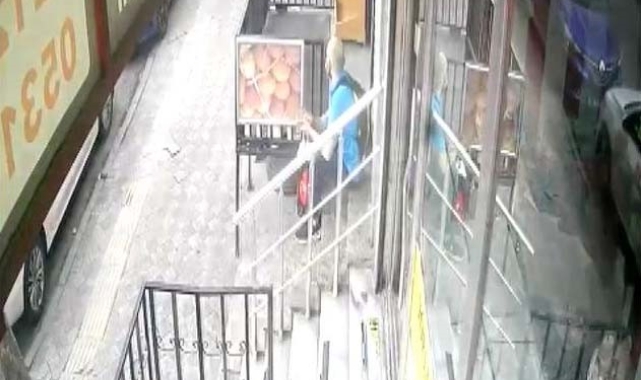 Bahçelievler&#039;de 2 ay boyunca dükkanın önünden süt çalan hırsız kamerada