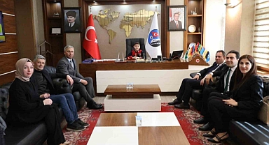 Başkan koltuğuna oturan çocuk yol, park ve bahçe yapılmasını istedi