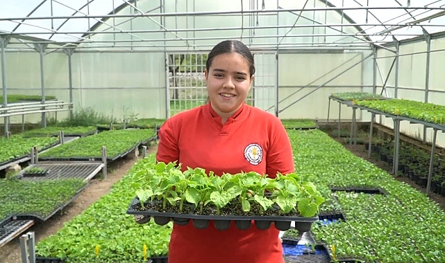 Erzincan&#039;da tarım bölümü öğrencileri hem öğreniyor, hem üretiyor