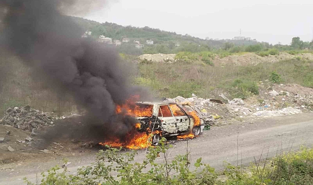 Eşine kızdı yol ortasında aracını ateşe verdi