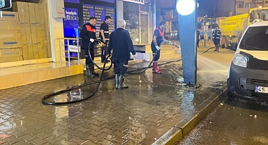 Iğdır’da kaldırım ve yollar yıkanıyor