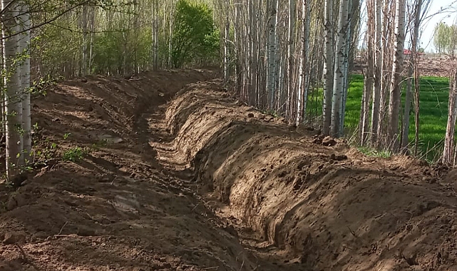 Iğdır&#039;da toprak kanallar temizleniyor