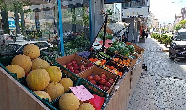 Iğdır’da yaz meyveleri tezgâhlara çıktı ama fiyatlar cep yakıyor