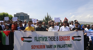 Iğdır Üniversitesi Öğrenci Topluluklarından ABD’deki Üniversitelerin Gazze Eylemlerine Destek Gösterisi