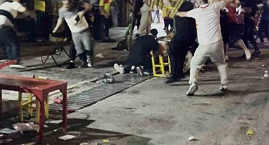 İş yerine sığınan genci taraftarlara vermediler, ortalık savaş alanına döndü