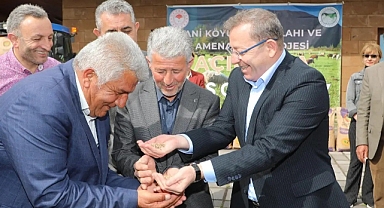 Kars’ta çiftçilere yüz ton tohum dağıtıldı