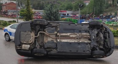 Kayganlaşan yol kazaya neden oldu; 3 yaralı