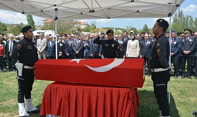 Kazada şehit olan polis memuru toprağa verildi