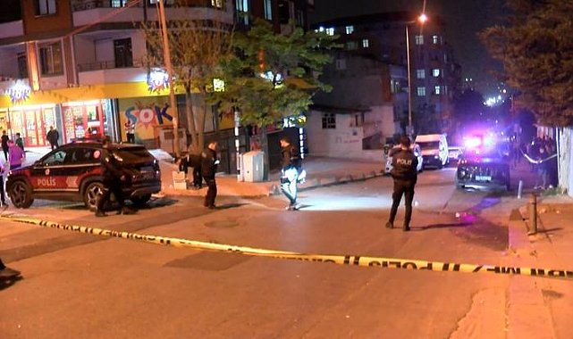 Küçükçekmece’de kaldırımda oturan gruba silahlı saldırı! Yaralılar var