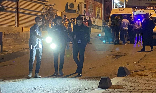 Küçükçekmece&#039;de silahlı saldırı: 2 yaralı