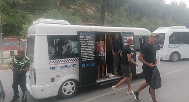 Minibüsteki turist sayısı görenlere pes dedirtti