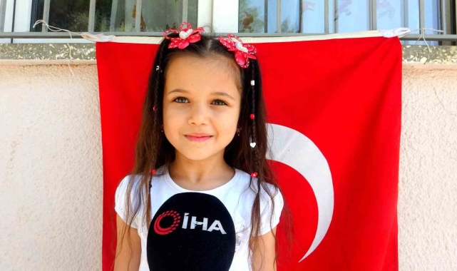 Minik Cansu&#039;nun İstiklal Marşı sevgisi