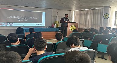 Öğrencilere siber suçlarla mücadele eğitimi verildi