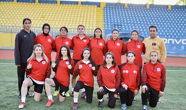 Önyargılara meydan okuyan Ağrı&#039;nın tek kadın futbol takımı zirveye yükseliyor