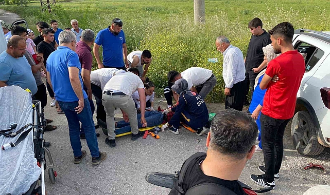 Osmaniye&#039;de otomobil ile motosiklet çarpıştı: 3 yaralı