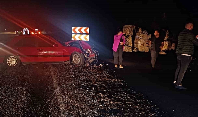 Otomobil traktöre çarptı; 2 kişi yaralı