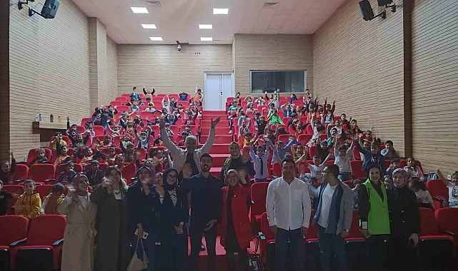 Özalp&#039;ta minik öğrenciler sinema ile buluştu