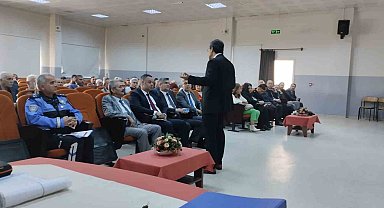 Polis ekipleri muhtarların ve vatandaşların sorunlarını dinledi