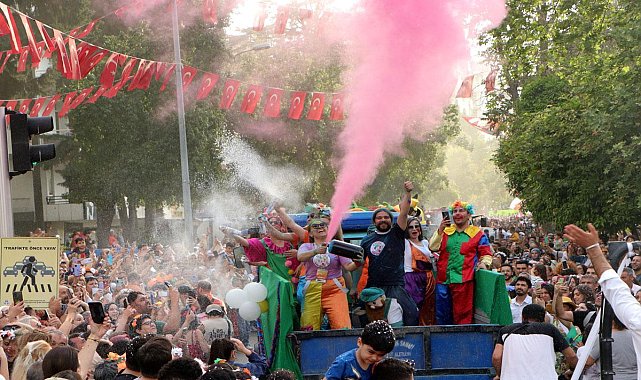Portakal Çiçeği Festivali&#039;nden renkli görüntüler