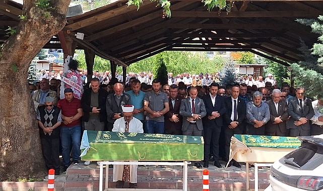 Trafik kazasında hayatını kaybeden anne ve kızı son yolculuğuna uğurlandı