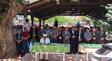 Trafik kazasında hayatını kaybeden anne ve kızı son yolculuğuna uğurlandı