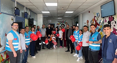 TÜRKAV Iğdır İl Başkanlığı çocukların bayramını kutladı