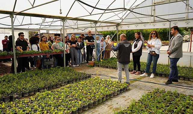Üniversite öğrencileri sera alanında uygulamalı eğitim aldı
