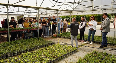 Üniversite öğrencileri sera alanında uygulamalı eğitim aldı