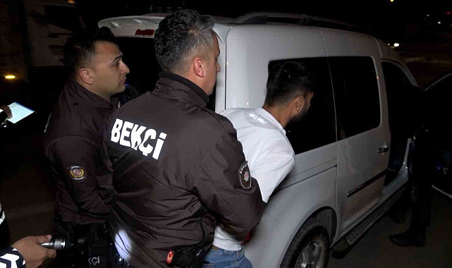 Uyuşturucuyla yakalanan alkollü sürücü polise direndi