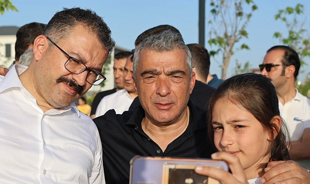 Vali Turan, Milletvekili Alagöz ve İl Başkanı Ayaz Millet Bahçesini gezdi