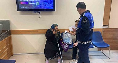 Yaşlı kadının yardımına zabıta yetişti