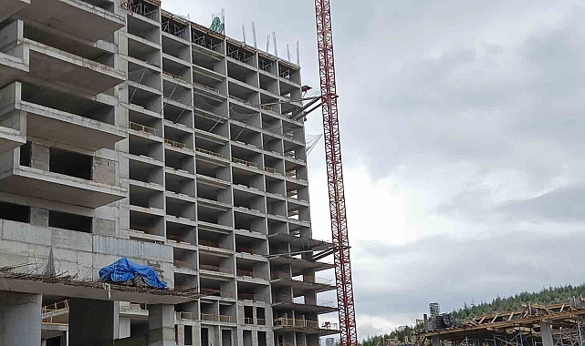 16. kattan düşen inşaat işçisi hayatını kaybetti