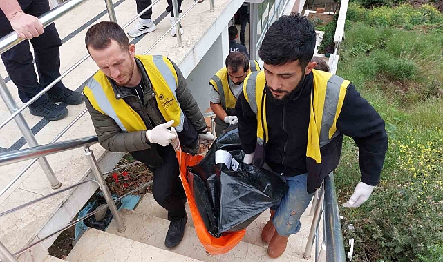 5 aylık hamile 3 çocuk annesi kadın iple asılı halde ölü bulundu