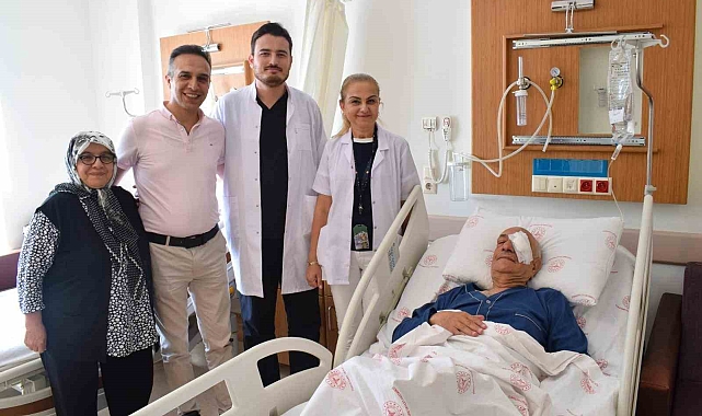 75 yaşındaki hastanın kornea nakli başarıyla yapıldı