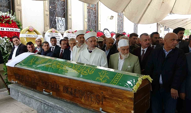 Acun Ilıcalı&#039;nın amcası son yolculuğuna uğurlandı