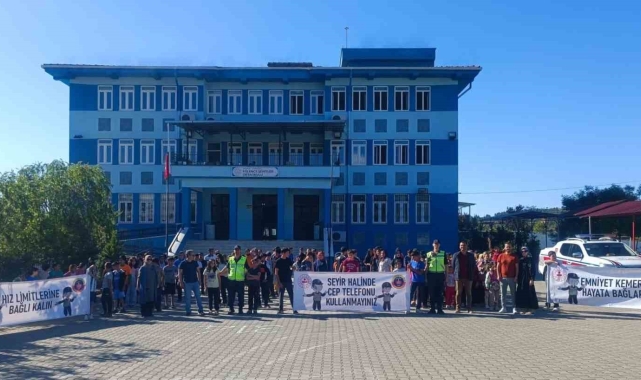 Adana&#039;da jandarma trafik farkındalığı bilgilendirme çalışması yaptı