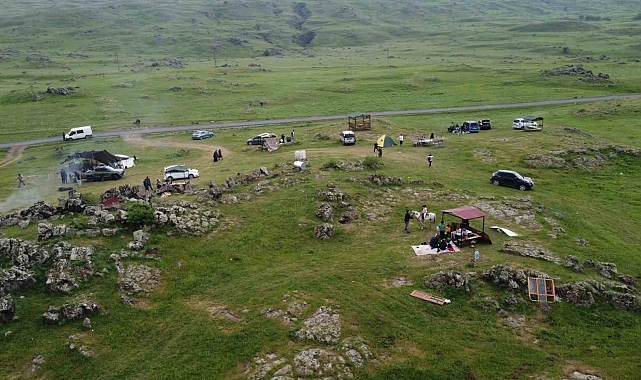 Ağrı Dağı, piknik yapan vatandaşlarla doldu taştı