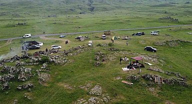 Ağrı Dağı, piknik yapan vatandaşlarla doldu taştı