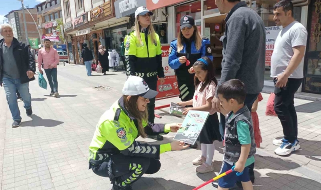 Ağrı&#039;da Trafik Haftası&#039;nda vatandaşlara bilgilendirme
