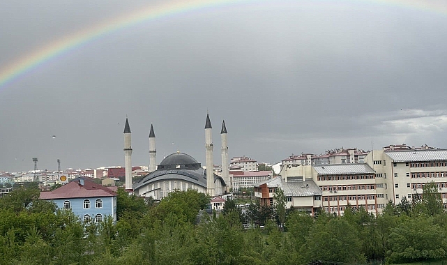 Ağrı&#039;da yağmur sonrası gökkuşağı şöleni