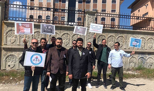 Ağrılı eğitimciler hayatını kaybeden okul müdürü için bir araya geldi