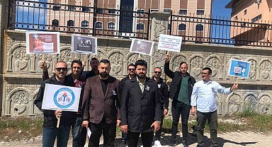 Ağrılı eğitimciler hayatını kaybeden okul müdürü için bir araya geldi