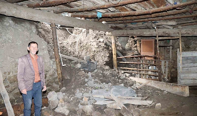 Ahır, samanlık ve kiler uçarken, köyün sulama havuzuna devasa kaya düştü